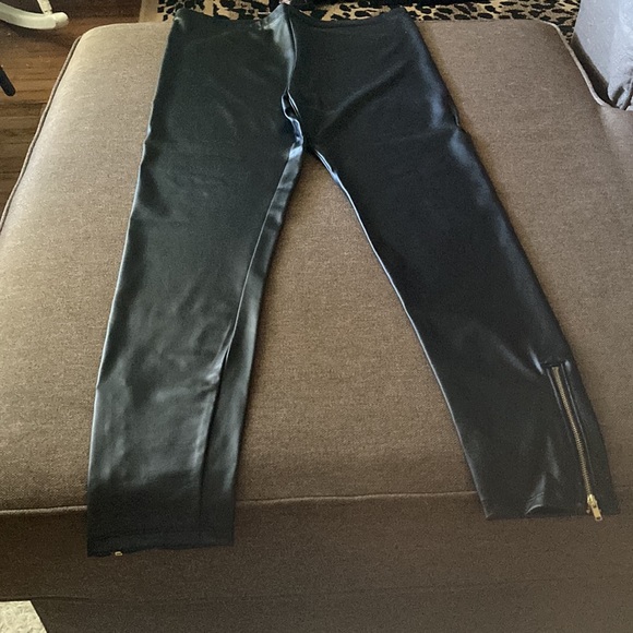 Stretchy pants - Picture 2 of 2